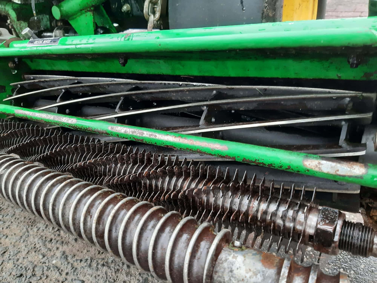 Leasing of  John Deere 2500E greens triple mower John Deere 2500E greens triple mower: picture 13