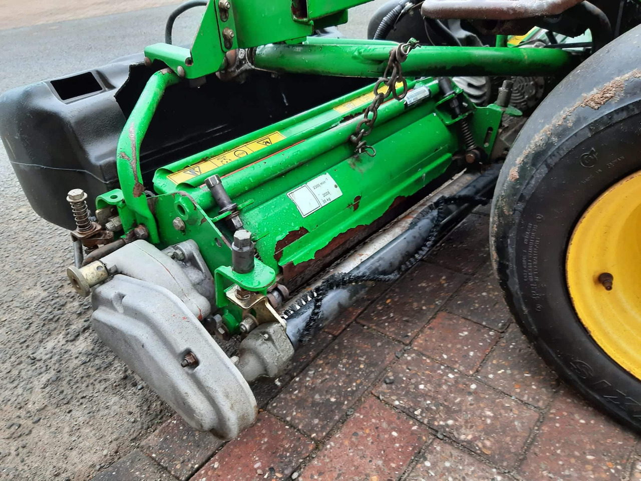 Leasing of  John Deere 2500E greens triple mower John Deere 2500E greens triple mower: picture 14