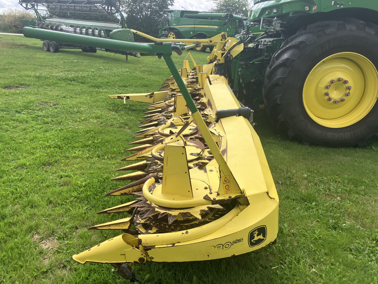 John Deere 390 Plus - Corn header: picture 3 John Deere 390 Plus - Corn header: picture 3