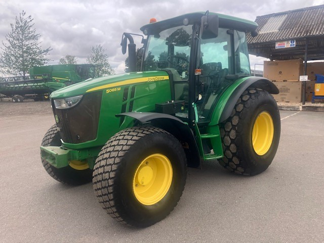 John Deere 5085M - Farm tractor: picture 1 John Deere 5085M - Farm tractor: picture 1
