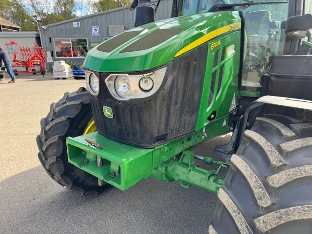 John Deere 6110M - Farm tractor: picture 3 John Deere 6110M - Farm tractor: picture 3