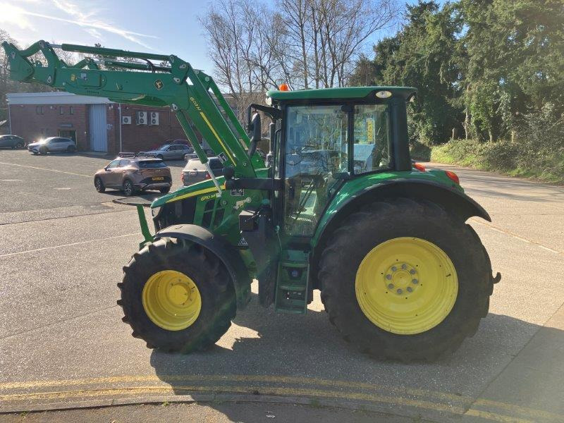 John Deere 6110M - Farm tractor: picture 2 John Deere 6110M - Farm tractor: picture 2