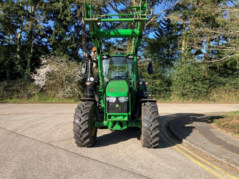 John Deere 6110M - Farm tractor: picture 3 John Deere 6110M - Farm tractor: picture 3