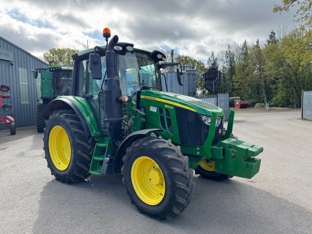 John Deere 6110M - Farm tractor: picture 2 John Deere 6110M - Farm tractor: picture 2