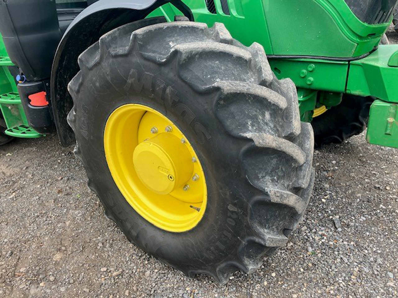 John Deere 6145M - Farm tractor: picture 5 John Deere 6145M - Farm tractor: picture 5