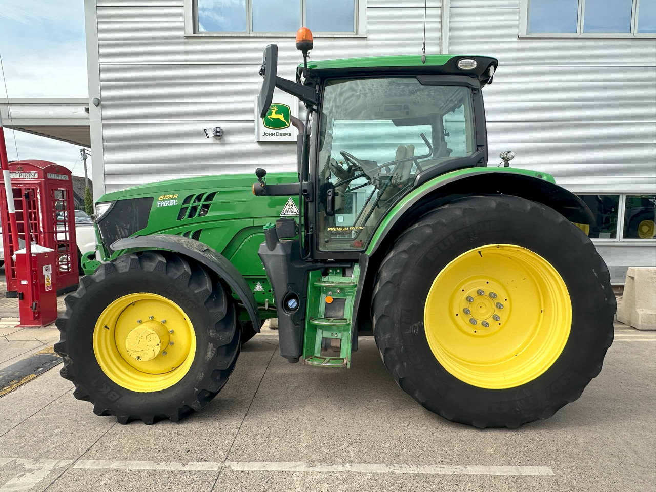 John Deere 6155R - Farm tractor: picture 2 John Deere 6155R - Farm tractor: picture 2