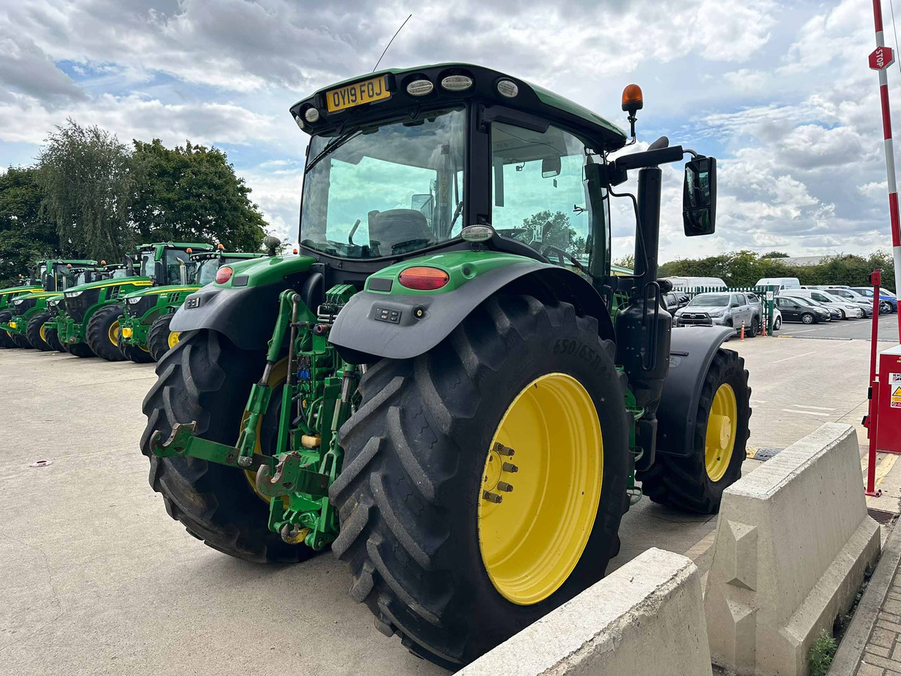 Farm tractor John Deere 6155R: picture 6