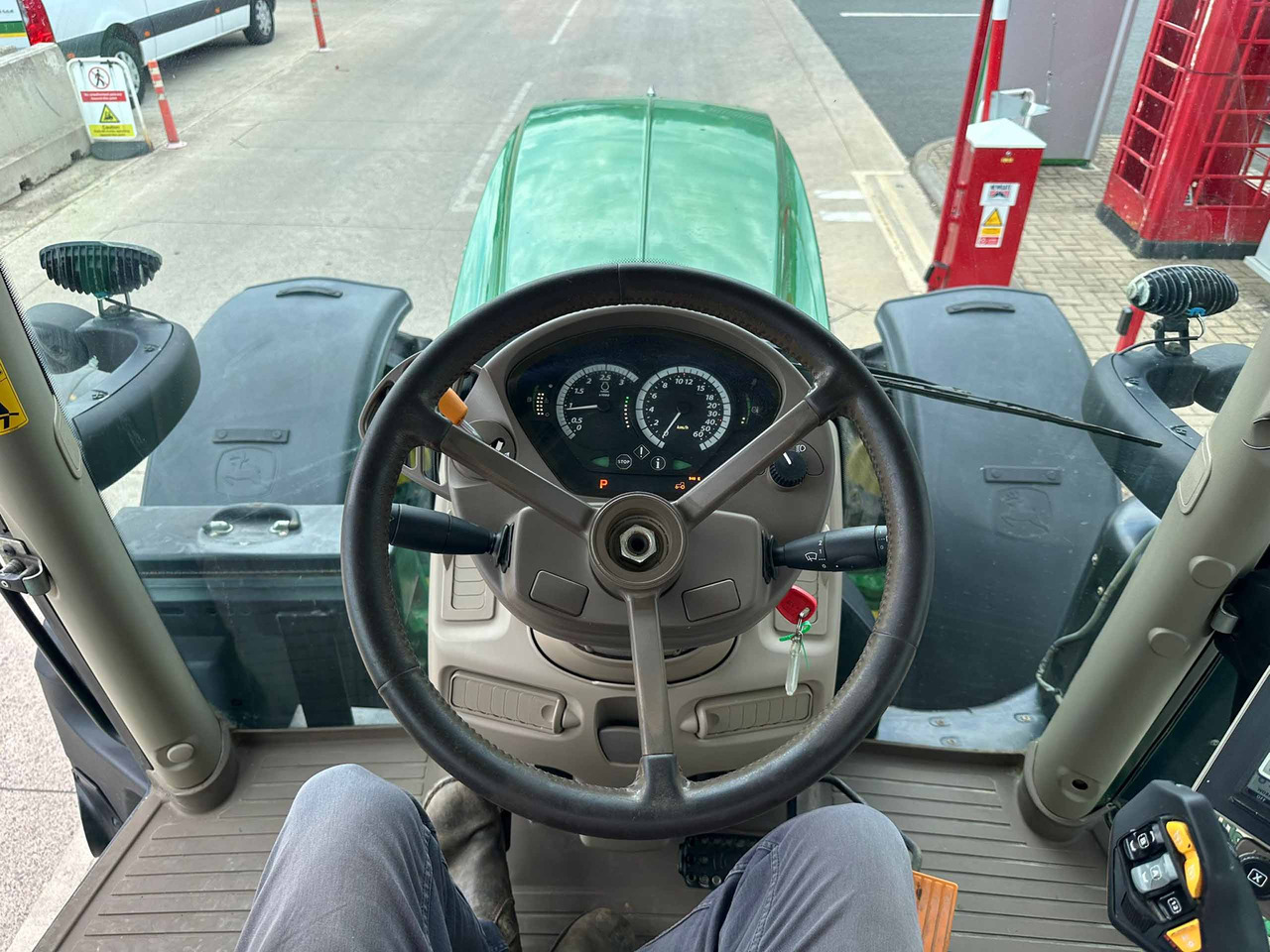 Farm tractor John Deere 6155R: picture 16