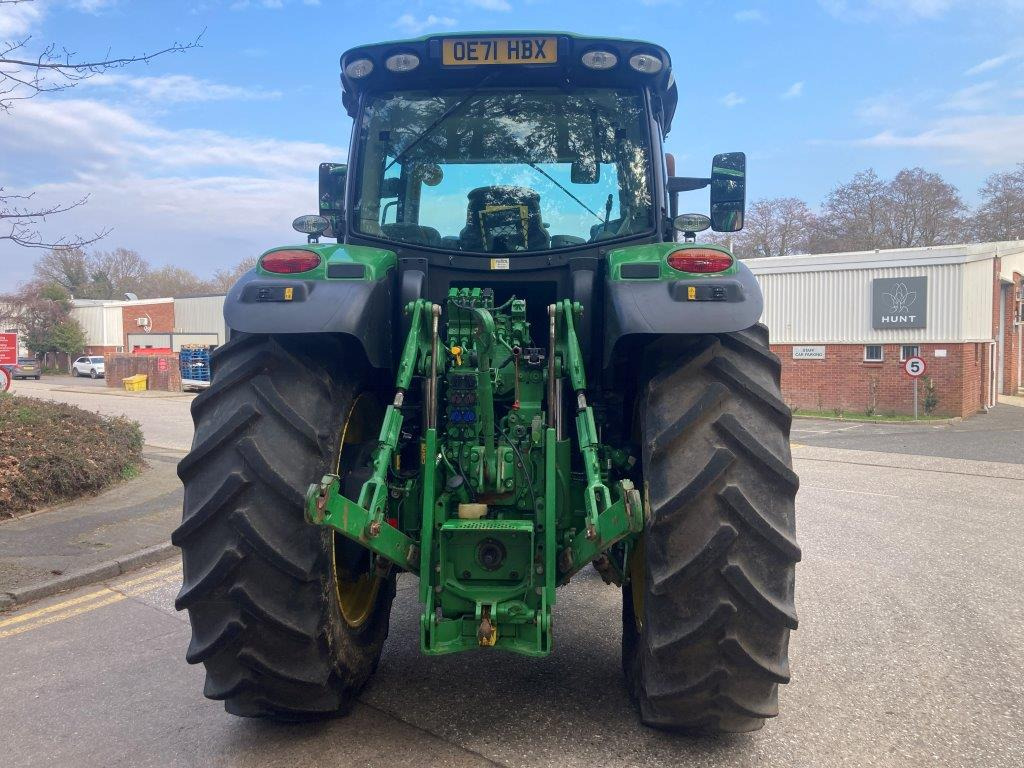 John Deere 6215R - Farm tractor: picture 4 John Deere 6215R - Farm tractor: picture 4