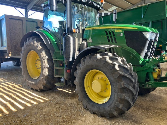 John Deere 6215R - Farm tractor: picture 1 John Deere 6215R - Farm tractor: picture 1