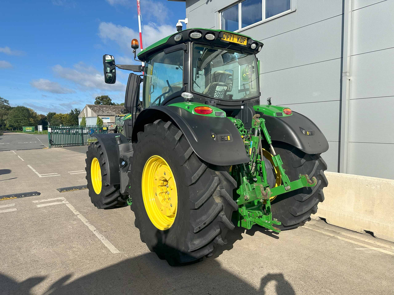 John Deere 6250R - Farm tractor: picture 2 John Deere 6250R - Farm tractor: picture 2
