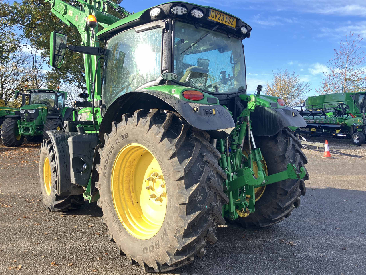 John Deere 6R 150 + 643R Loader - Farm tractor: picture 3 John Deere 6R 150 + 643R Loader - Farm tractor: picture 3