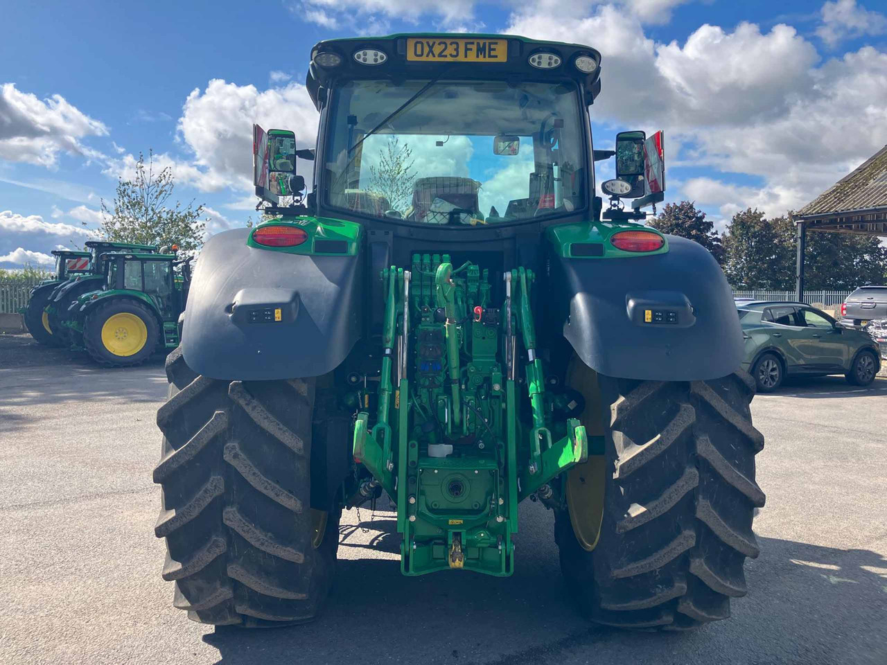 John Deere 6R 195 - Farm tractor: picture 5 John Deere 6R 195 - Farm tractor: picture 5