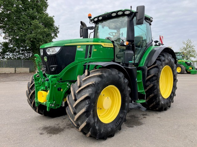 John Deere 6R 250 - Farm tractor: picture 1 John Deere 6R 250 - Farm tractor: picture 1