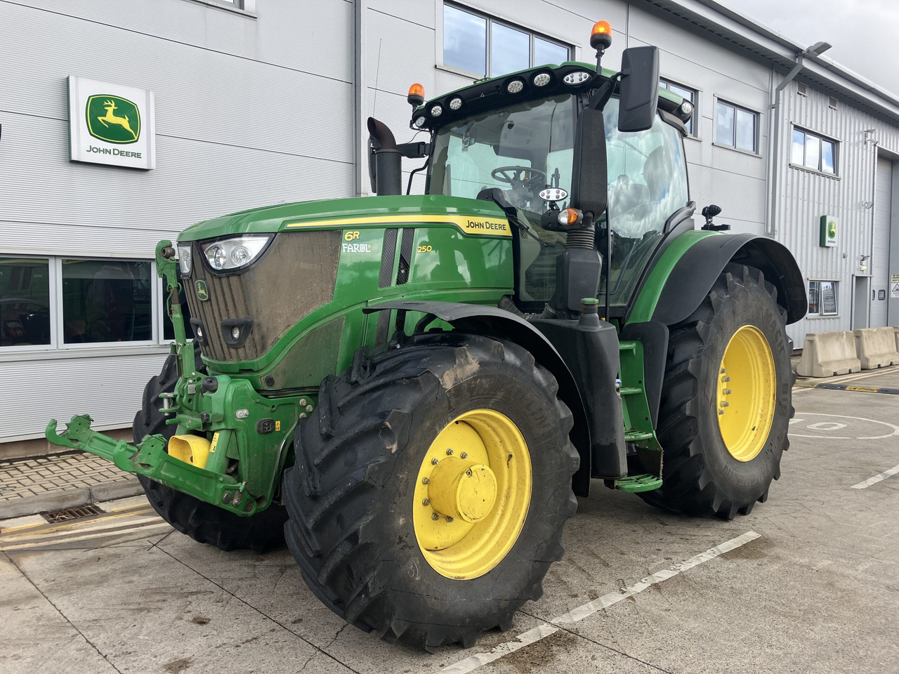 John Deere 6R 250 - Farm tractor: picture 1 John Deere 6R 250 - Farm tractor: picture 1