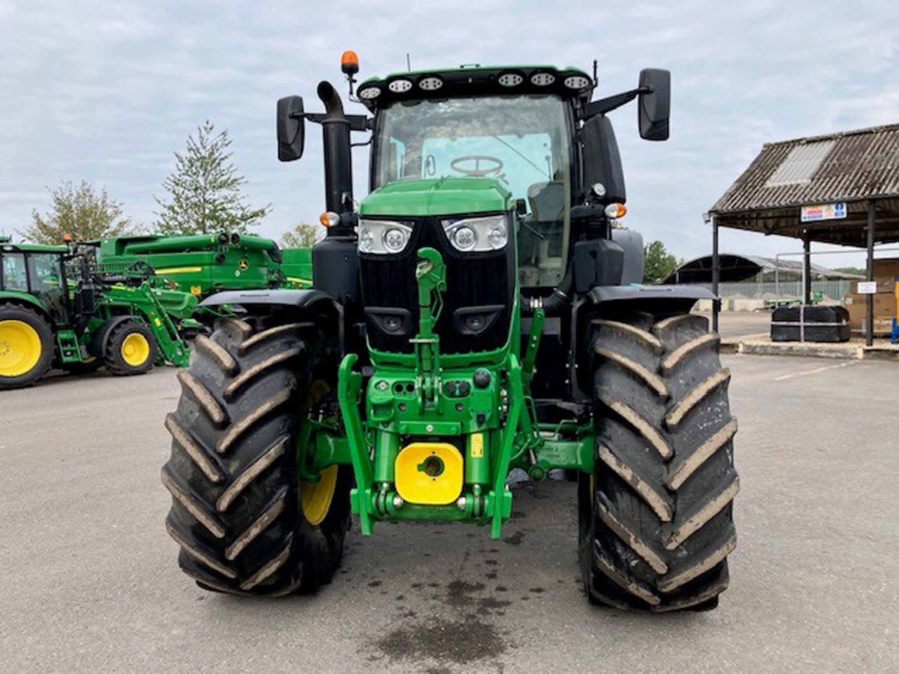 John Deere 6R 250 - Farm tractor: picture 2 John Deere 6R 250 - Farm tractor: picture 2