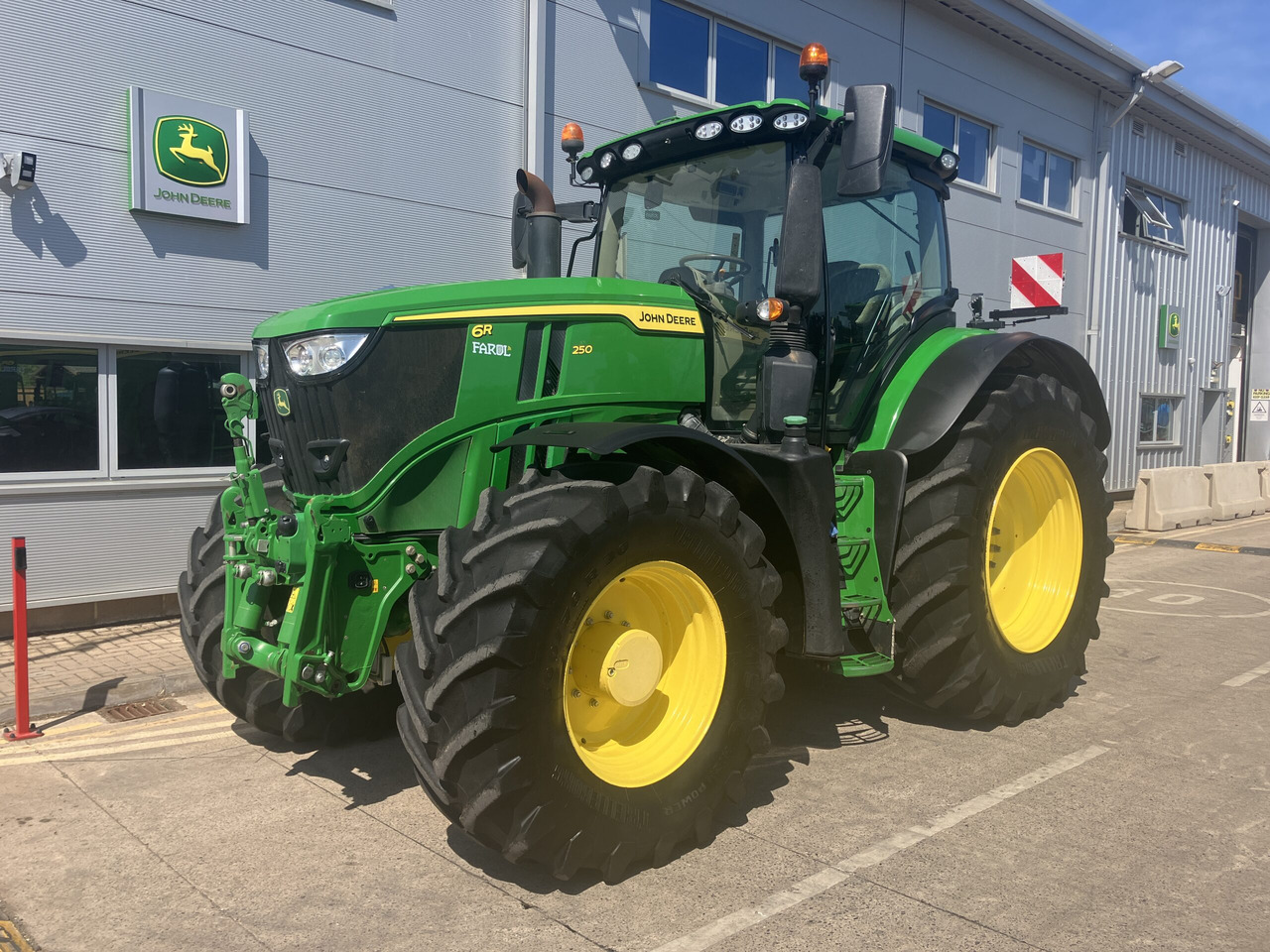 John Deere 6R 250 - Farm tractor: picture 1 John Deere 6R 250 - Farm tractor: picture 1