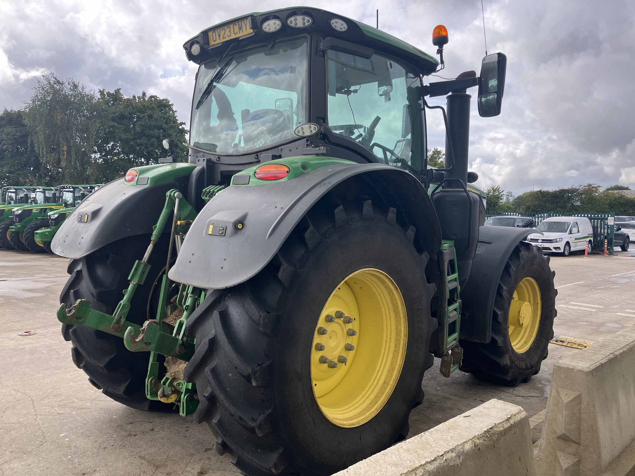 John Deere 6R 250 - Farm tractor: picture 5 John Deere 6R 250 - Farm tractor: picture 5