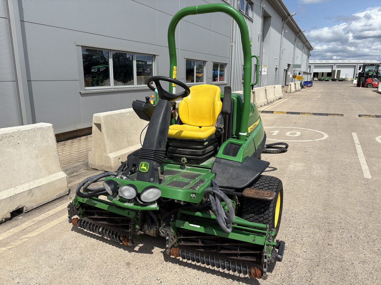 John Deere 7200A Triple Mower - Garden mower: picture 3 John Deere 7200A Triple Mower - Garden mower: picture 3