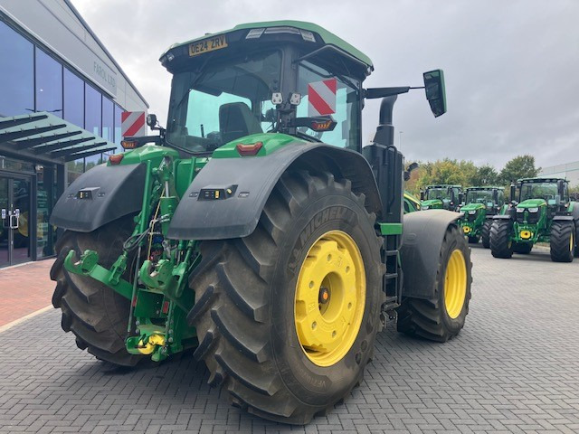 John Deere 8R 370 - Farm tractor: picture 4 John Deere 8R 370 - Farm tractor: picture 4