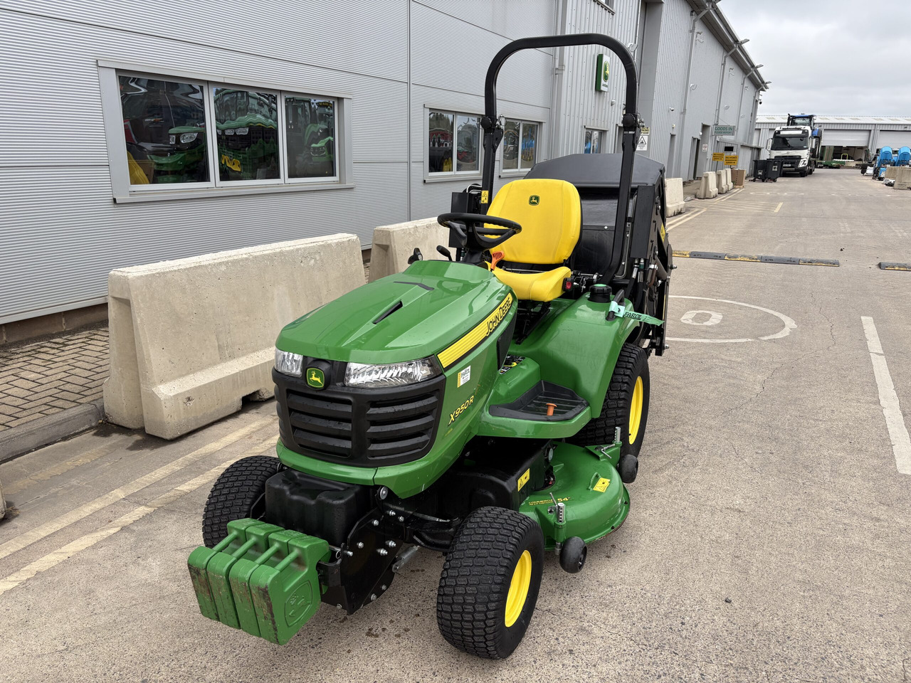 John Deere X950R Cut and Collect mower - Garden mower: picture 1 John Deere X950R Cut and Collect mower - Garden mower: picture 1