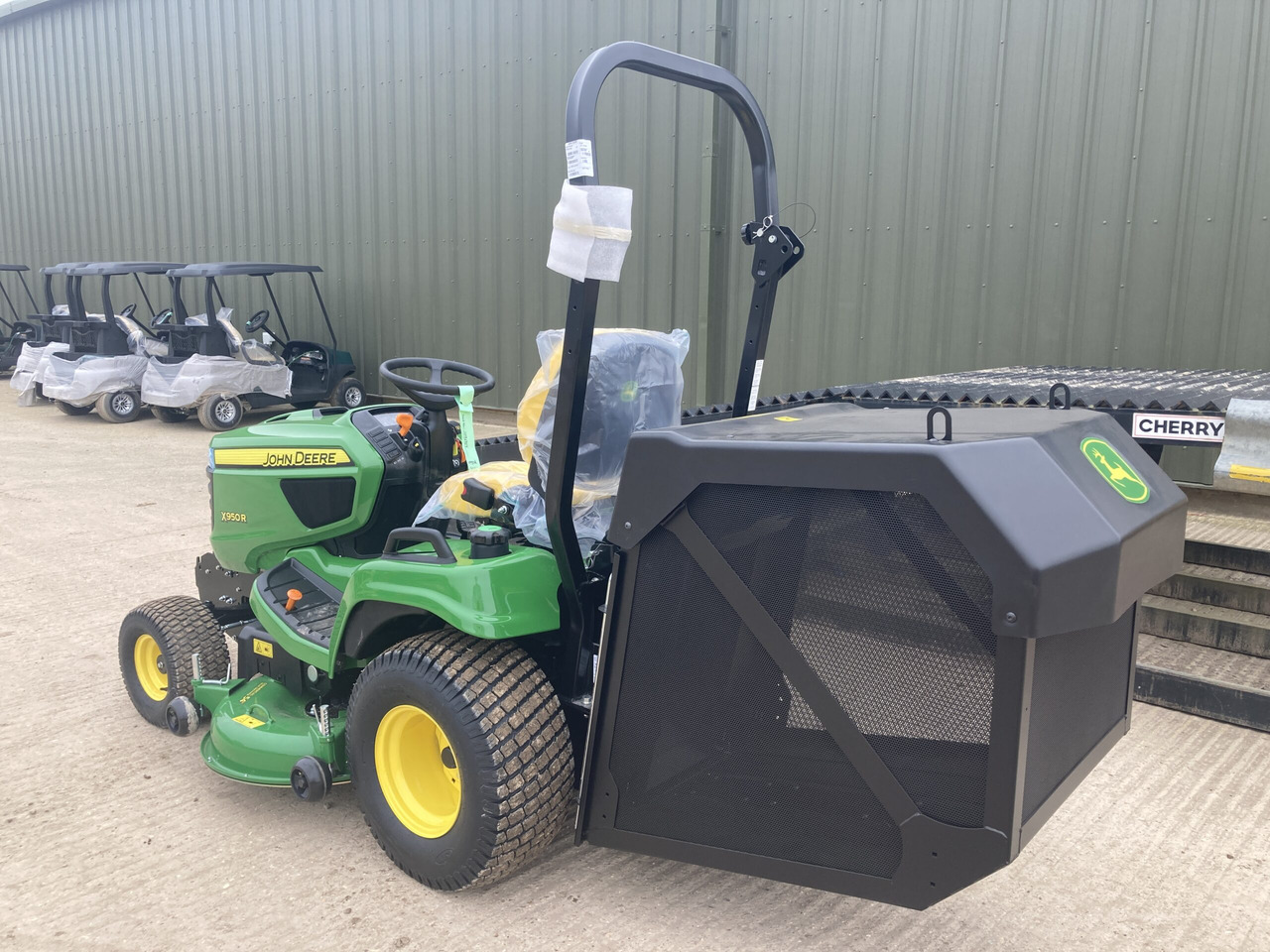John Deere X950R ride on mower - Garden mower: picture 3 John Deere X950R ride on mower - Garden mower: picture 3