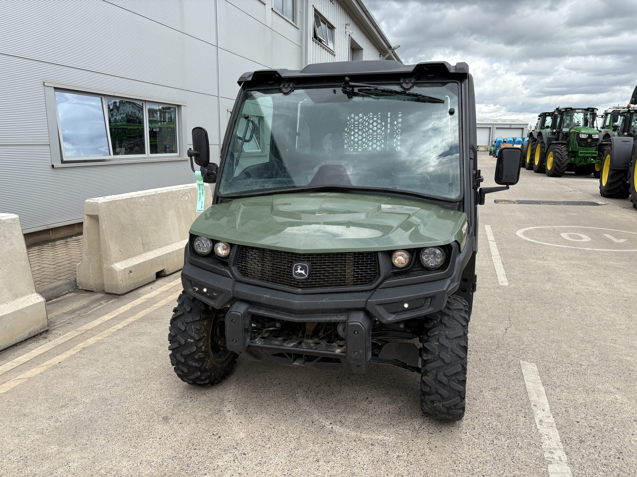John Deere XUV865M Gator - Side-by-side/ ATV: picture 2 John Deere XUV865M Gator - Side-by-side/ ATV: picture 2