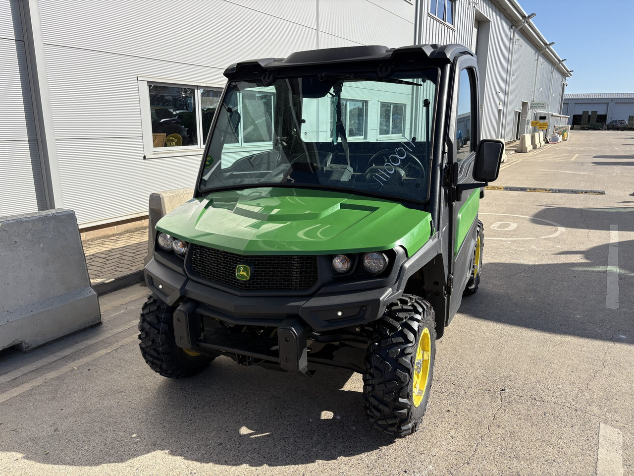 John Deere XUV865M Gator - Side-by-side/ ATV: picture 2 John Deere XUV865M Gator - Side-by-side/ ATV: picture 2