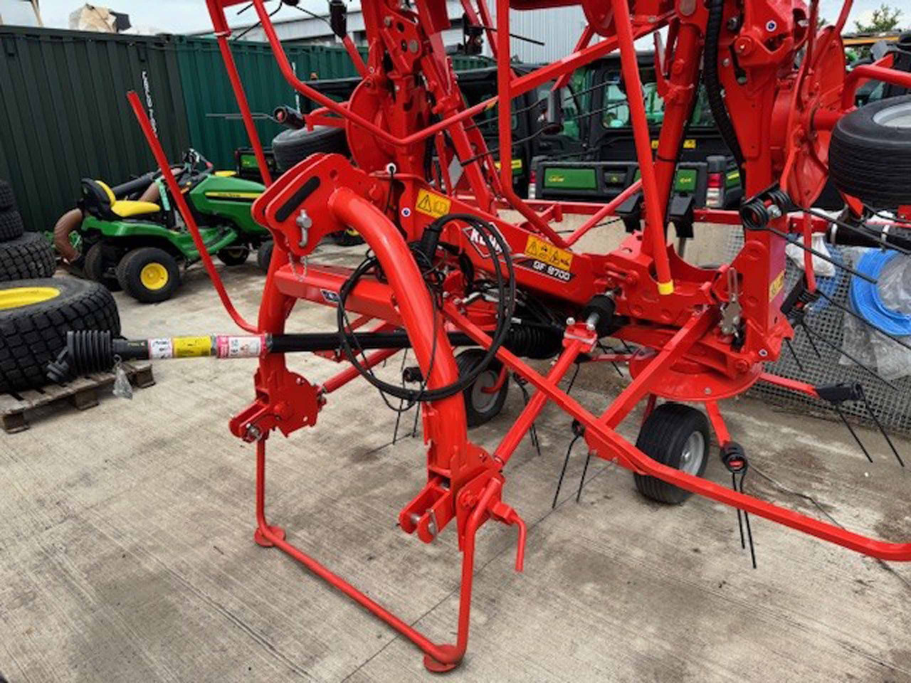 Kuhn GF8700 - Hay and forage equipment: picture 3 Kuhn GF8700 - Hay and forage equipment: picture 3