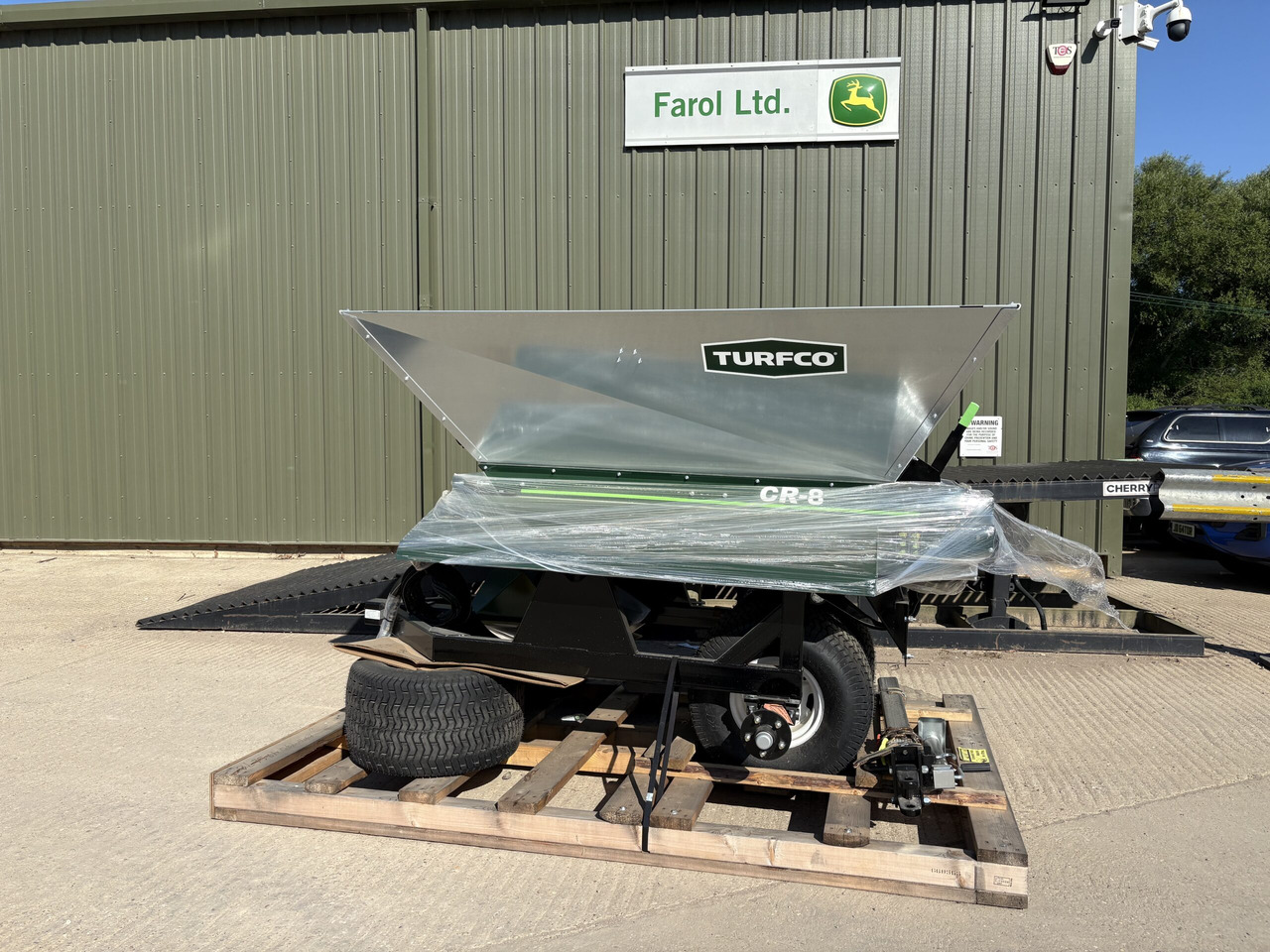 Turfco CR-8 Trailed Top Dresser - Other machinery: picture 1 Turfco CR-8 Trailed Top Dresser - Other machinery: picture 1