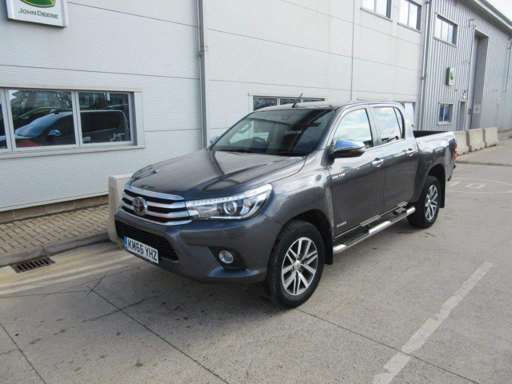 TOYOTA HILUX INVINCIBLE D-4D - Pickup truck: picture 2 TOYOTA HILUX INVINCIBLE D-4D - Pickup truck: picture 2