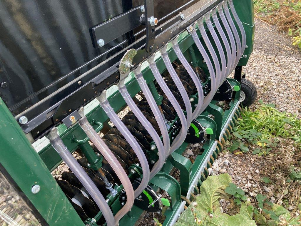 Turfco TriWave™ 60 Overseeder - Sowing equipment: picture 4 Turfco TriWave™ 60 Overseeder - Sowing equipment: picture 4
