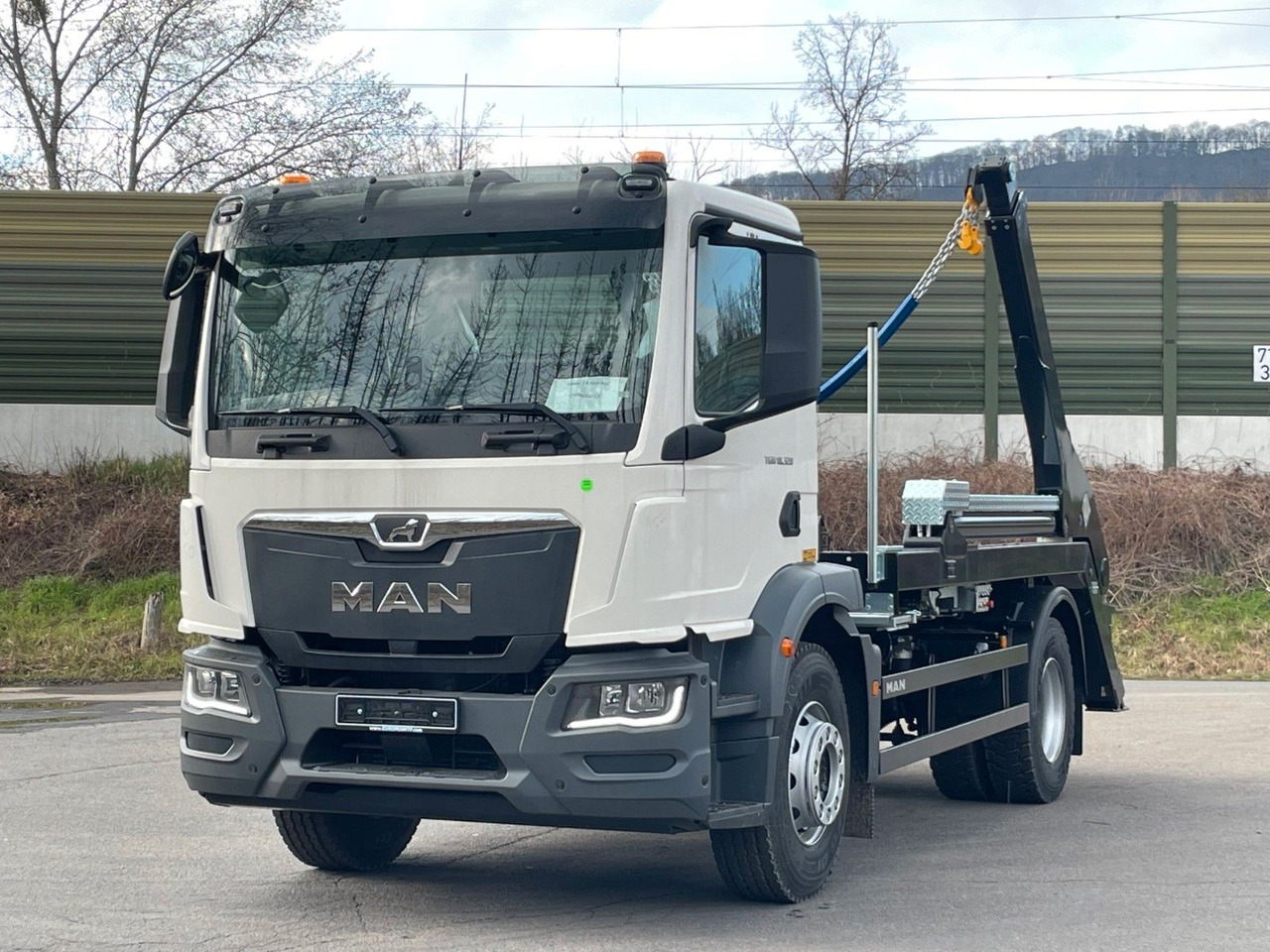 MAN TGM 18.320 4x2 Euro 6e Hyva Absetzkipper - Tipper, Crane truck: picture 2 MAN TGM 18.320 4x2 Euro 6e Hyva Absetzkipper - Tipper, Crane truck: picture 2