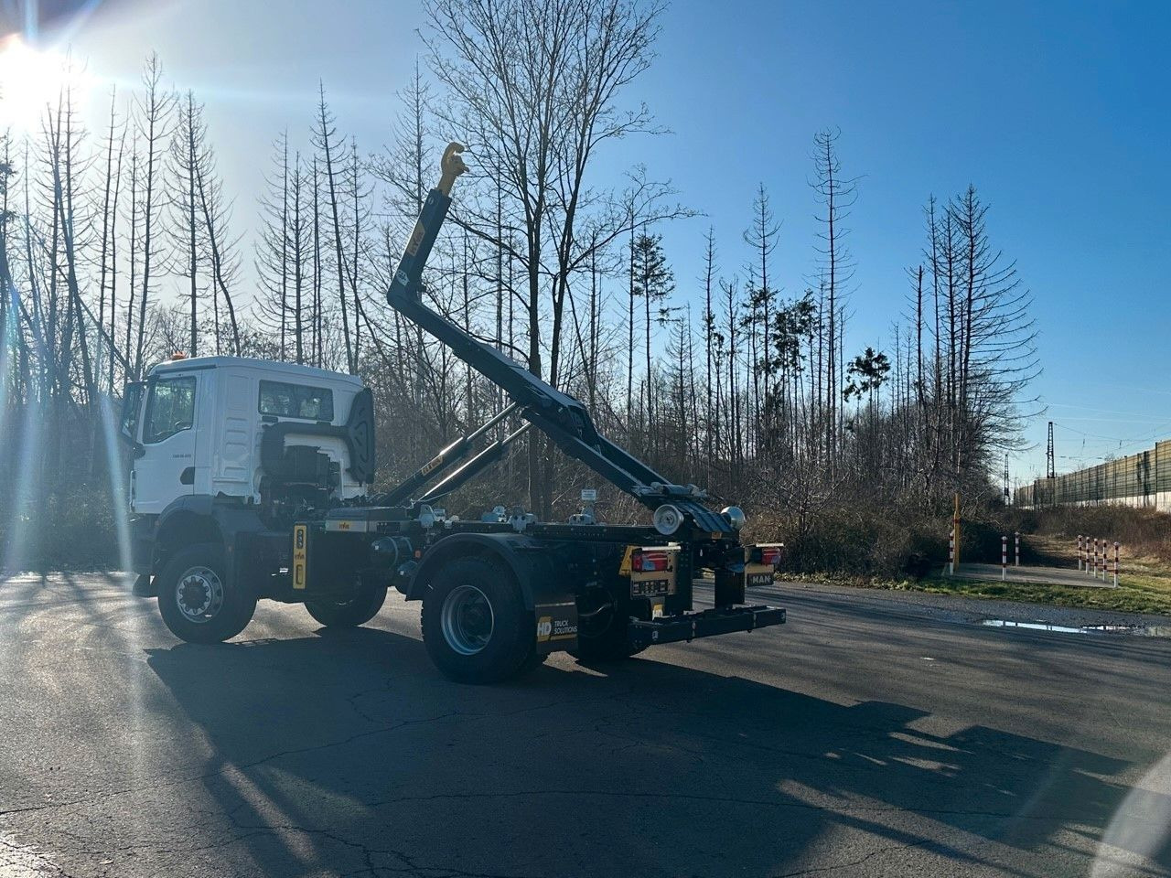 MAN TGM 18.320 4x4 Euro 6e Hyva 12-45 - Hook lift truck, Crane truck: picture 4 MAN TGM 18.320 4x4 Euro 6e Hyva 12-45 - Hook lift truck, Crane truck: picture 4