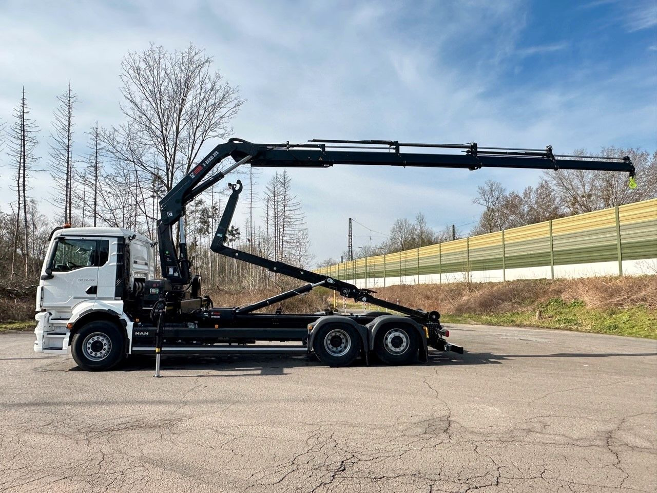 MAN TGS 26.470 6x2 Abrollkipper + Kran Hiab 228-4 - Hook lift truck, Crane truck: picture 2 MAN TGS 26.470 6x2 Abrollkipper + Kran Hiab 228-4 - Hook lift truck, Crane truck: picture 2