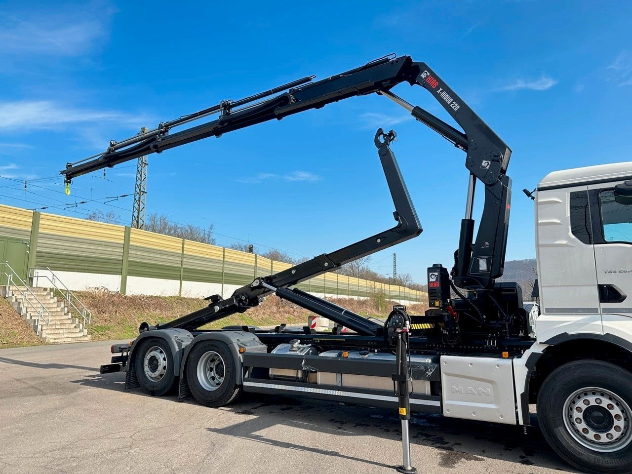 MAN TGS 26.470 6x2 Abrollkipper + Kran Hiab 228-4 - Hook lift truck, Crane truck: picture 2 MAN TGS 26.470 6x2 Abrollkipper + Kran Hiab 228-4 - Hook lift truck, Crane truck: picture 2