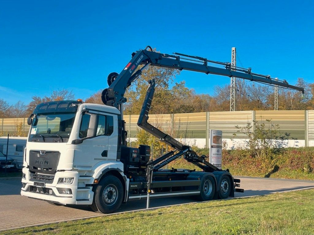 MAN TGS 26.470 6x2 Abrollkipper + Kran Hiab 228-6 - Hook lift truck, Crane truck: picture 1 MAN TGS 26.470 6x2 Abrollkipper + Kran Hiab 228-6 - Hook lift truck, Crane truck: picture 1