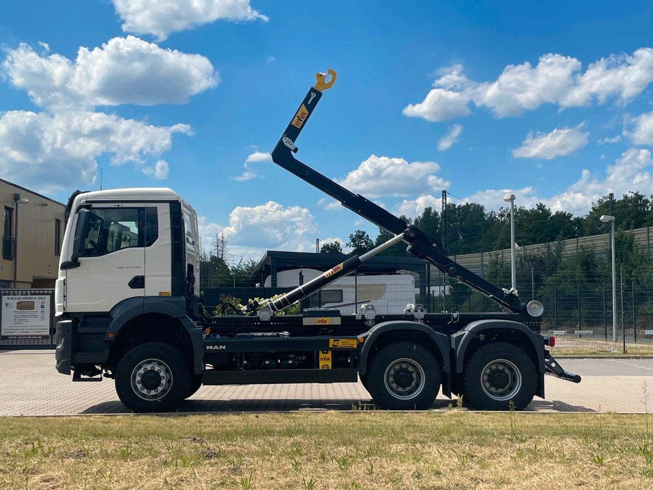 MAN TGS 33.440 6x6 Euro6e Hyva - Hiab MultiLift - Hook lift truck, Crane truck: picture 3 MAN TGS 33.440 6x6 Euro6e Hyva - Hiab MultiLift - Hook lift truck, Crane truck: picture 3