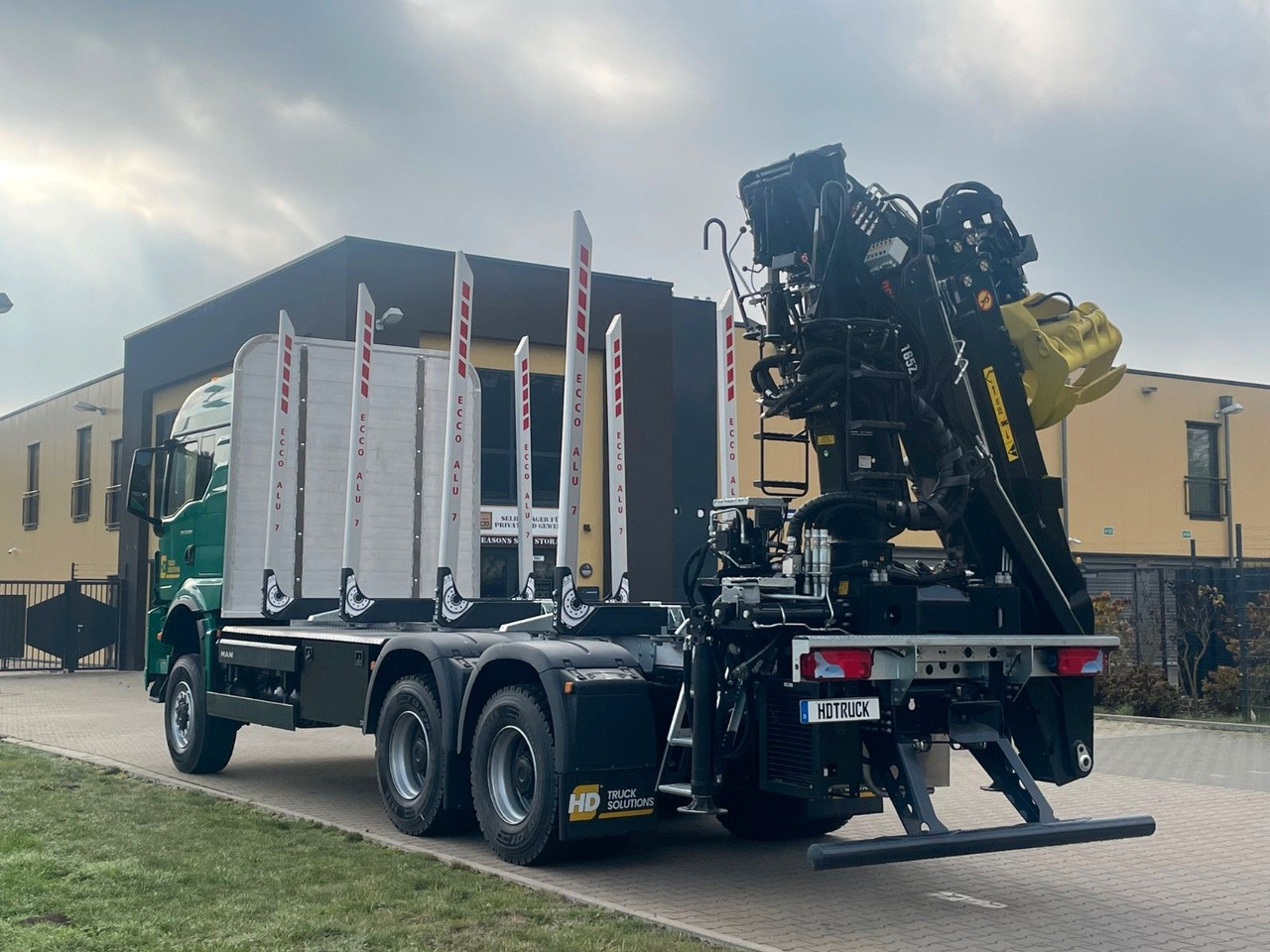 MAN TGS 33.520 6X6 Euro6e Loglift 165 Z Retarder - Timber truck, Crane truck: picture 4 MAN TGS 33.520 6X6 Euro6e Loglift 165 Z Retarder - Timber truck, Crane truck: picture 4