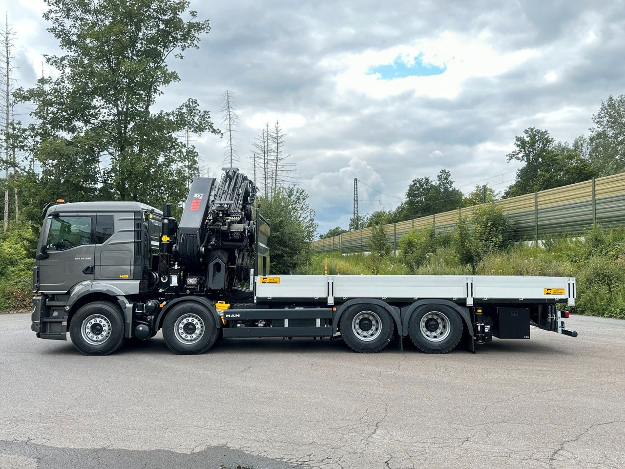 MAN TGS 35.520 8x4 BL HIAB X-HiPro858E-8 & Jib150x-6 - Dropside/ Flatbed truck, Crane truck: picture 5 MAN TGS 35.520 8x4 BL HIAB X-HiPro858E-8 & Jib150x-6 - Dropside/ Flatbed truck, Crane truck: picture 5