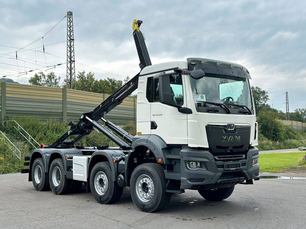 MAN TGS 35.520 8x4 Euro6e MultiLift 25s59 - Hook lift truck: picture 1 MAN TGS 35.520 8x4 Euro6e MultiLift 25s59 - Hook lift truck: picture 1