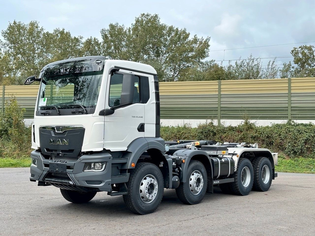 MAN TGS 41.440 8x4 Euro6e Hyva 26-55 Abrollkipper - Hook lift truck: picture 3 MAN TGS 41.440 8x4 Euro6e Hyva 26-55 Abrollkipper - Hook lift truck: picture 3
