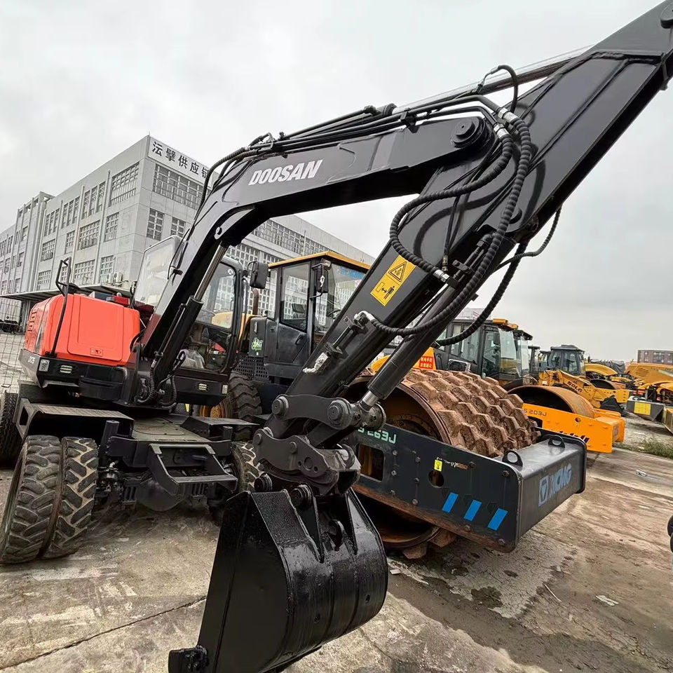 Hot Sale Used Doosan Dx75 Small 7.5t Wheel Excavator South Korea DX75 Mini Excavator for Sale Good Condition - Crawler excavator: picture 1 Hot Sale Used Doosan Dx75 Small 7.5t Wheel Excavator South Korea DX75 Mini Excavator for Sale Good Condition - Crawler excavator: picture 1