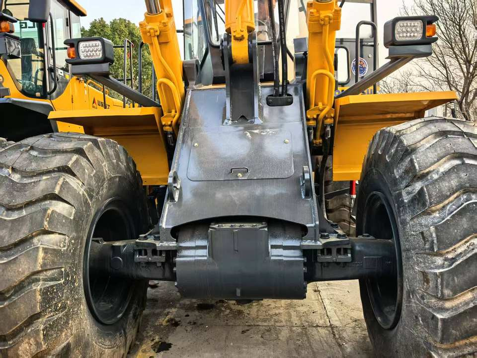 Japan Komatsu WA380-3 WA380-6 WA400-1 WA400-3 WA320-6 WA430-5 Mining Wheel Loader, Used Komatsu WA380 Mini Front End Loader - Wheel loader: picture 3 Japan Komatsu WA380-3 WA380-6 WA400-1 WA400-3 WA320-6 WA430-5 Mining Wheel Loader, Used Komatsu WA380 Mini Front End Loader - Wheel loader: picture 3
