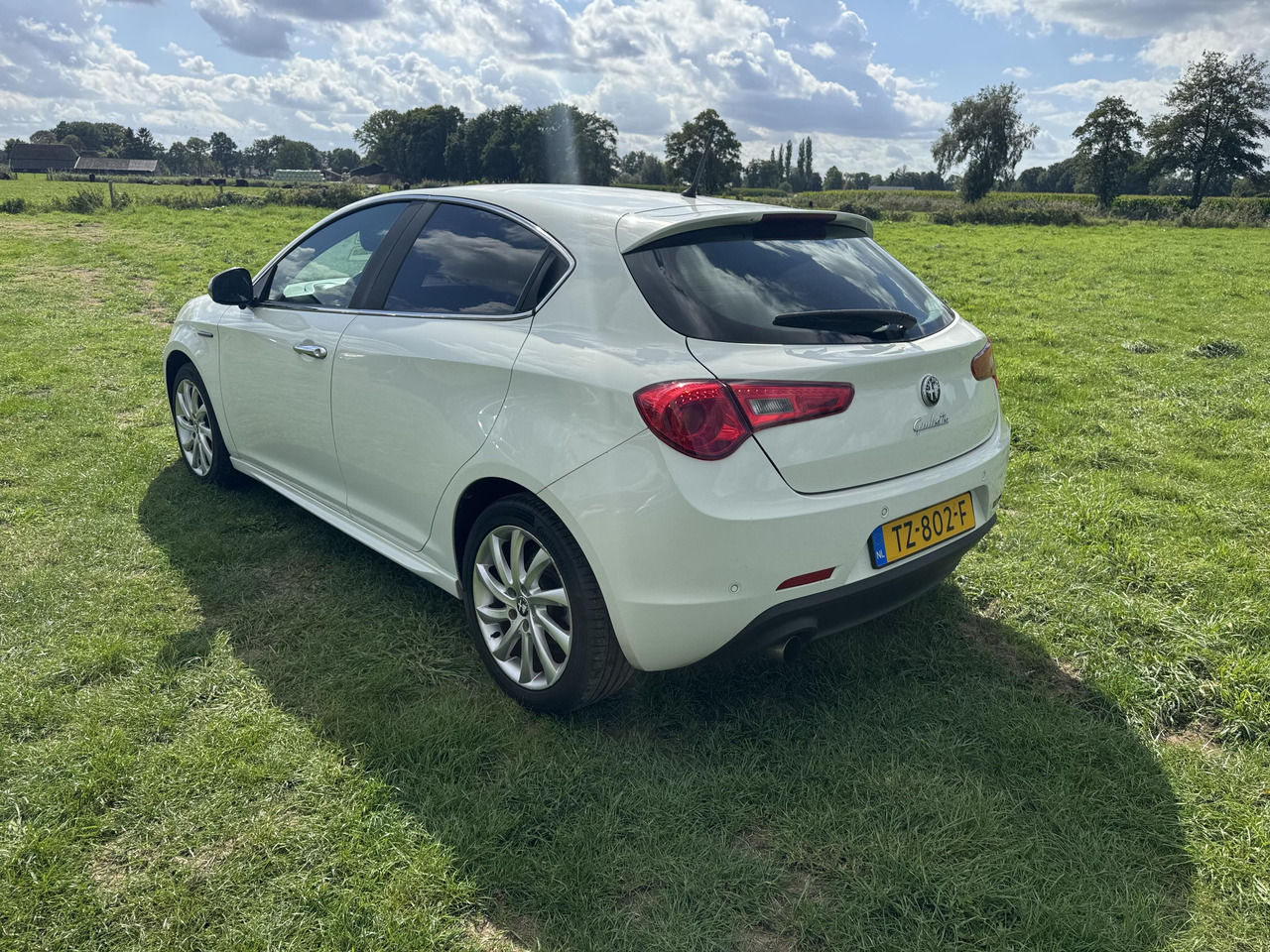 Alfa Romeo | Giulietta | 1.4 T Progression | 2011 | 242.686 km | TZ802F | Geen oordeel - Hatchback: picture 5 Alfa Romeo | Giulietta | 1.4 T Progression | 2011 | 242.686 km | TZ802F | Geen oordeel - Hatchback: picture 5