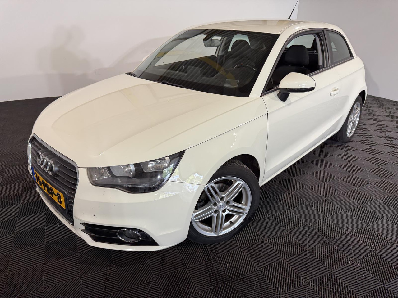 Audi A1 1.2 TFSI Attraction Pro Line Business 2011 254.714 km 76-PBP-8 - Hatchback: picture 1 Audi A1 1.2 TFSI Attraction Pro Line Business 2011 254.714 km 76-PBP-8 - Hatchback: picture 1