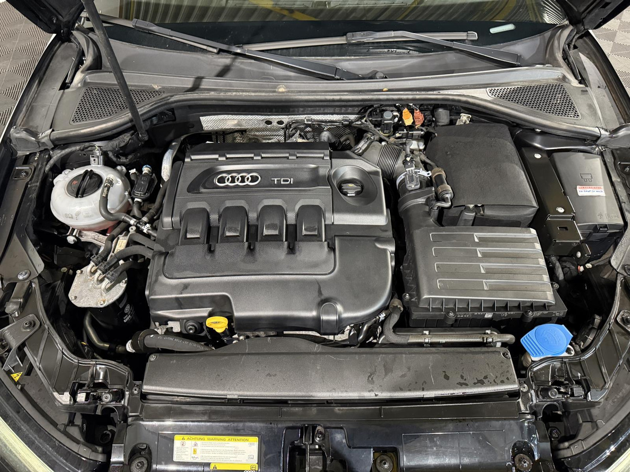 Audi | A3 Limousine | 1.6 TDI Ambition Pro Line Plus | 2014 | 271.612 km | GG798Z | Onlogisch - Sedan: picture 4 Audi | A3 Limousine | 1.6 TDI Ambition Pro Line Plus | 2014 | 271.612 km | GG798Z | Onlogisch - Sedan: picture 4