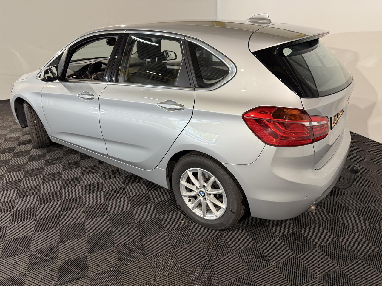 BMW 2-serie Active Tourer 218i Executive | 2015 | 198.295 km | 2-ZGX-00 - Car: picture 3 BMW 2-serie Active Tourer 218i Executive | 2015 | 198.295 km | 2-ZGX-00 - Car: picture 3