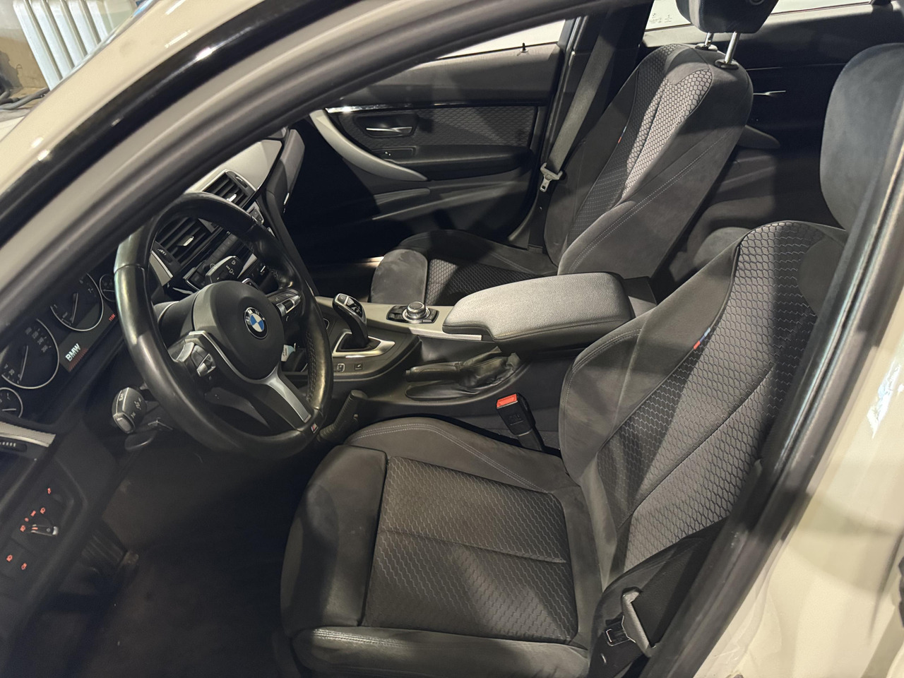 BMW 3-serie 320i Centennial Executive M-Pakket | 2016 | 290.809 km | JP-910-N - Sedan: picture 3 BMW 3-serie 320i Centennial Executive M-Pakket | 2016 | 290.809 km | JP-910-N - Sedan: picture 3