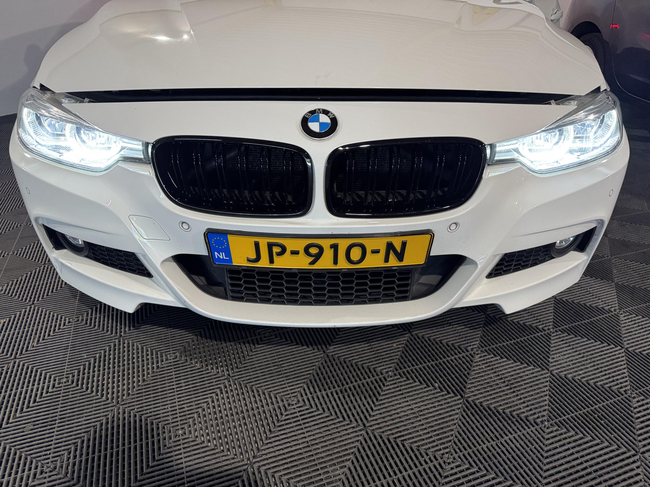 BMW 3-serie 320i Centennial Executive M-Pakket | 2016 | 290.809 km | JP-910-N - Sedan: picture 2 BMW 3-serie 320i Centennial Executive M-Pakket | 2016 | 290.809 km | JP-910-N - Sedan: picture 2